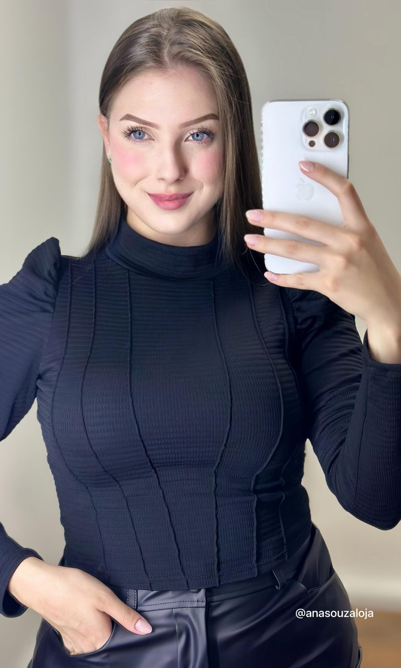 cropped jessica preto