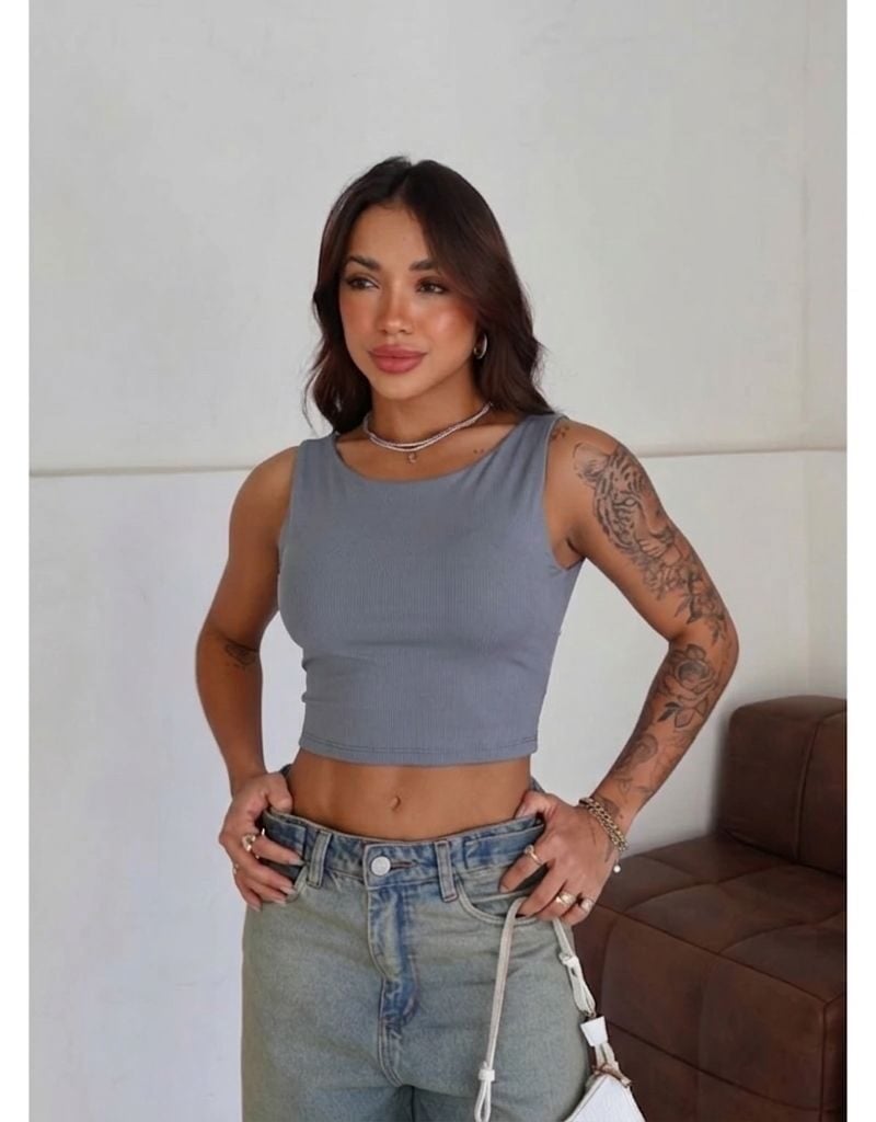 cropped modelo zara cinza